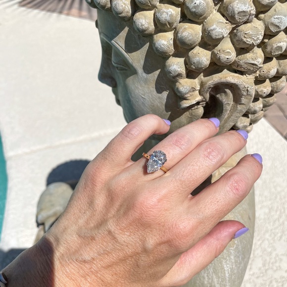 14k Gold, 6ct Elongated Pear Ring - Picture 8 of 8